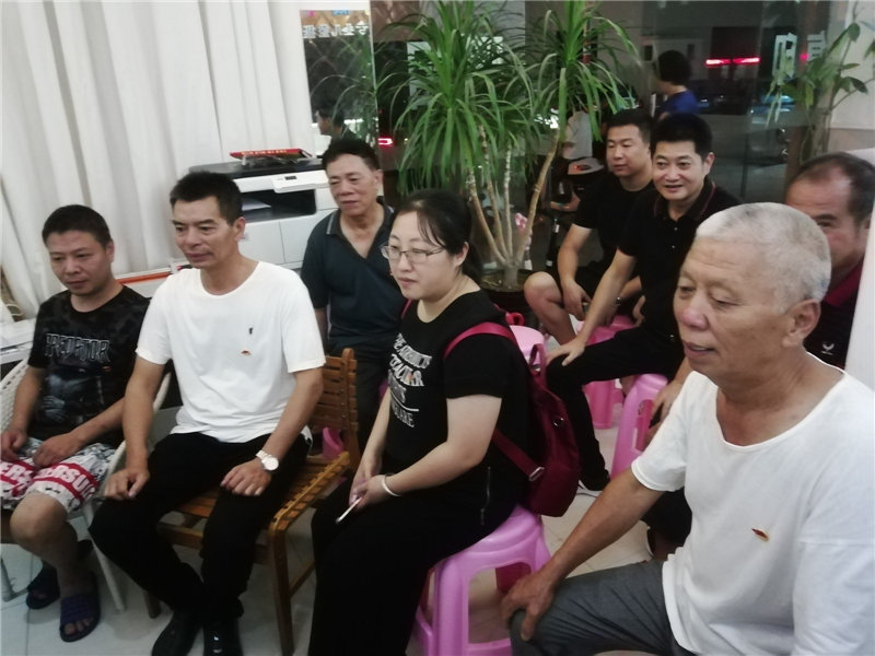 全體黨員觀看【我們的初心--“不忘初心，牢記使命”】主題節(jié)目