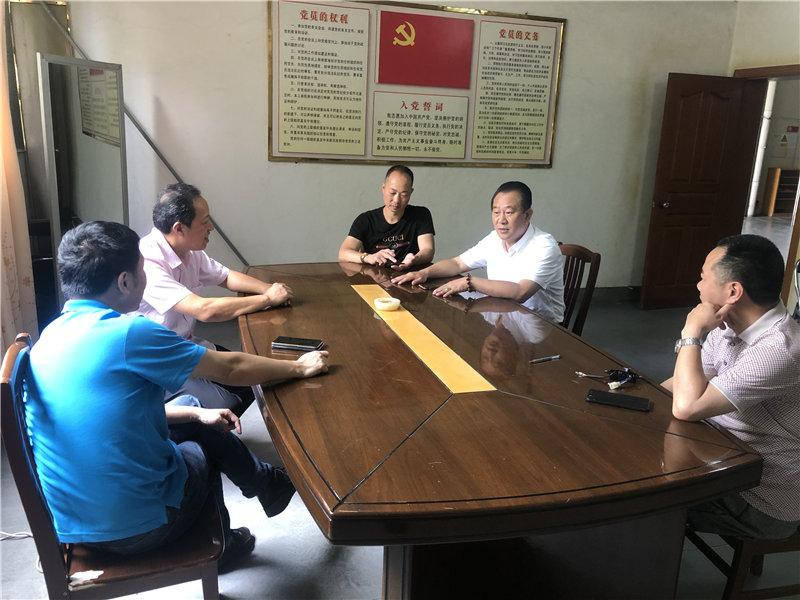 縣企聯(lián)會常務(wù)副會長、秘書長、松源商會會長李易順帶隊走訪企業(yè)