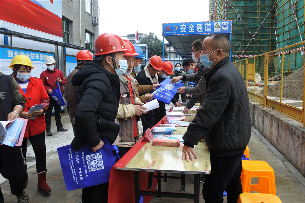 工農路農貿市場及安置房綜合體項目部攜手松溪縣總工會、司法局聯合開展農民工公益法律服務行動