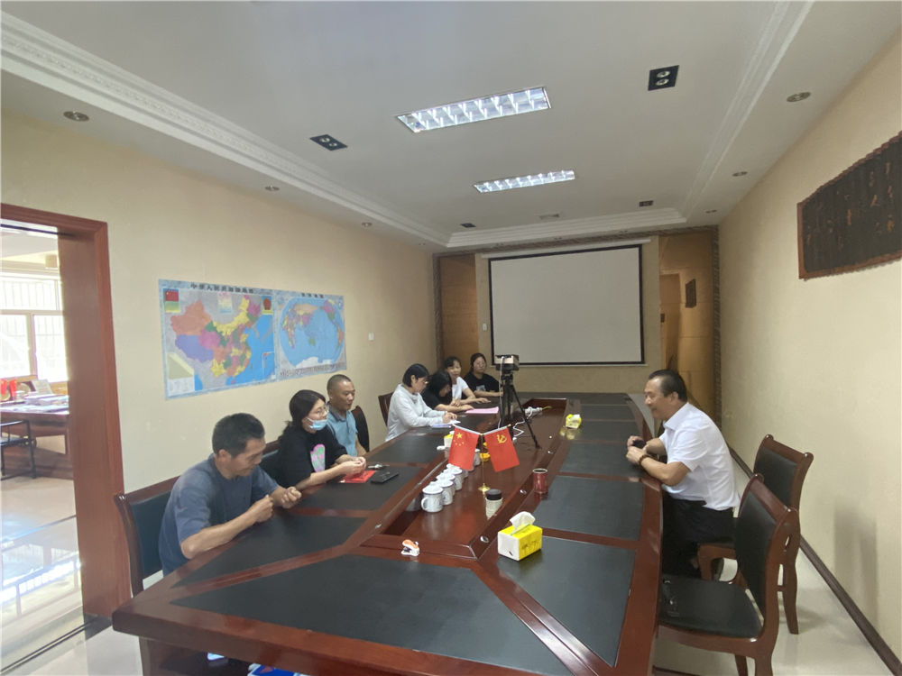 “關(guān)愛(ài)員工，情系學(xué)子”易順公司董事長(zhǎng)為員工子女發(fā)放助學(xué)金