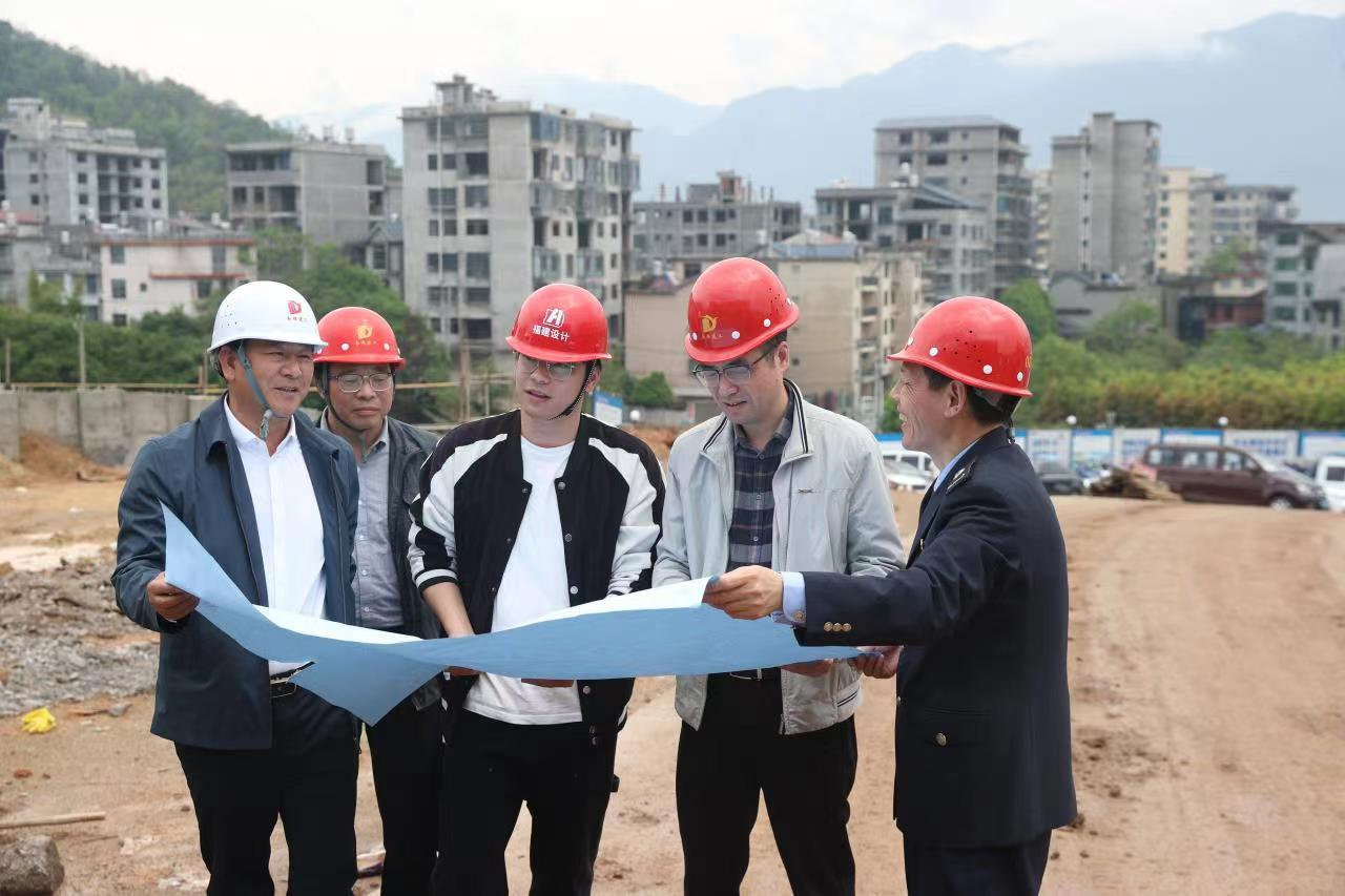 易順建工集團(tuán)有限公司和國家稅務(wù)總局南平市稅務(wù)局進(jìn)行“項目管家”簽約儀式