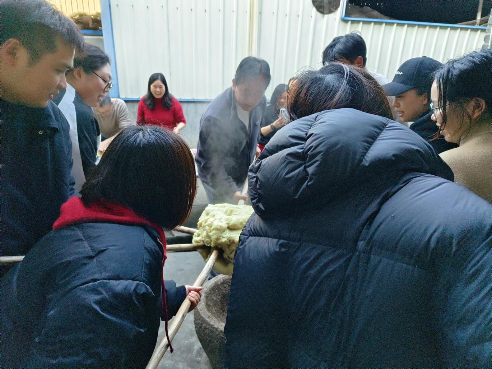 易順建工集團(tuán)：體驗(yàn)黃粿制作，傳承傳統(tǒng)文化