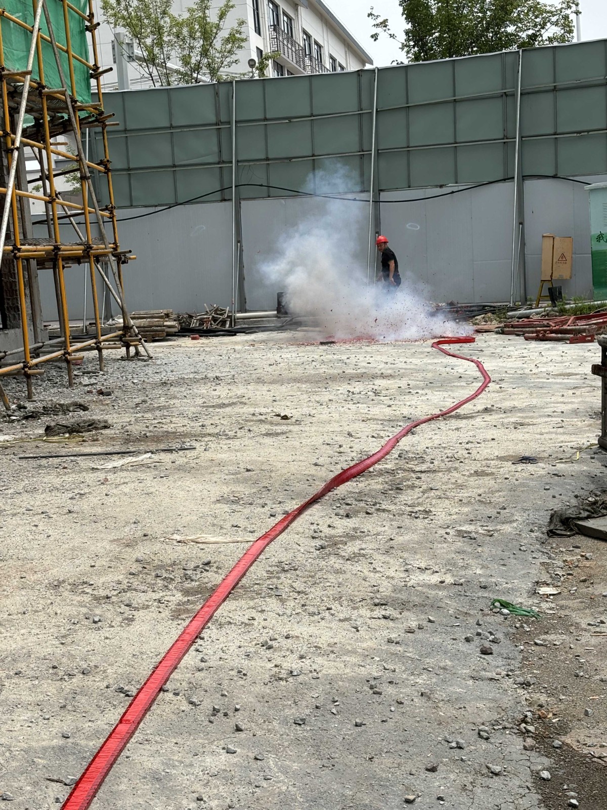 易順建工集團(tuán)有限公司承建的“松溪縣湛盧書苑商住小區(qū)”工程順利封頂！