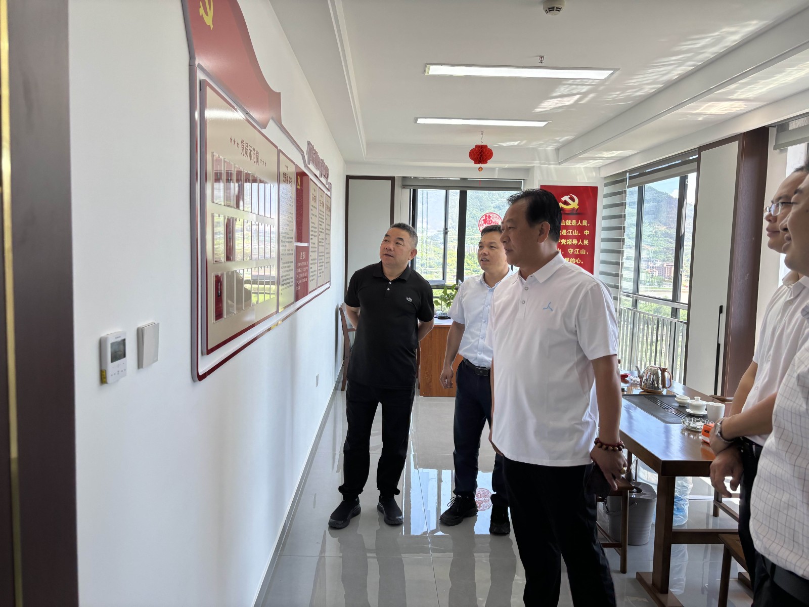 南平市住建局領(lǐng)導蒞臨易順建工集團有限公司，共話建筑行業(yè)新機遇與挑戰(zhàn)