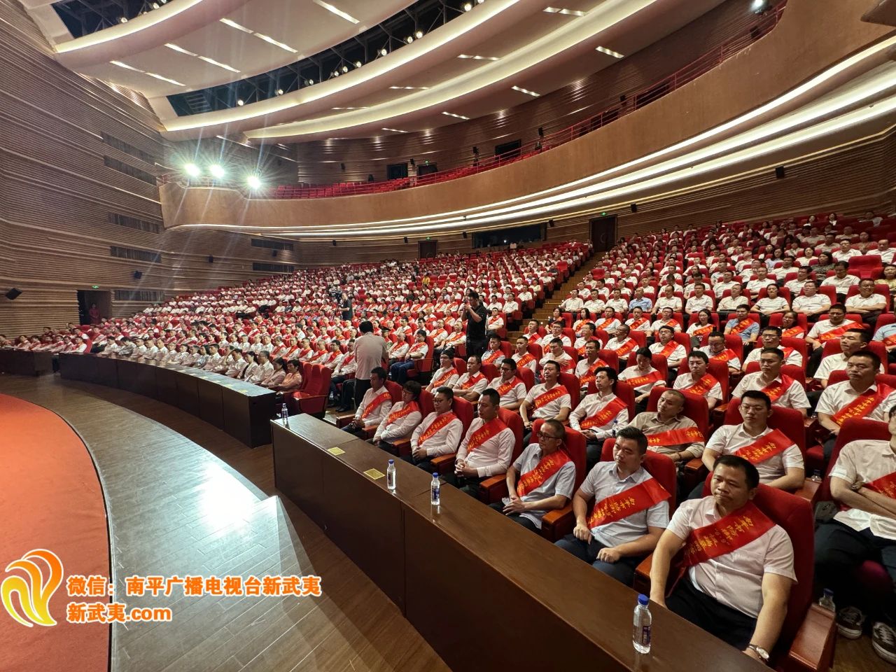 喜報(bào)!易順建工集團(tuán)有限公司總經(jīng)理李晉恒榮獲南平市防御“6·9”極端暴雨洪澇災(zāi)害優(yōu)秀個(gè)人稱號