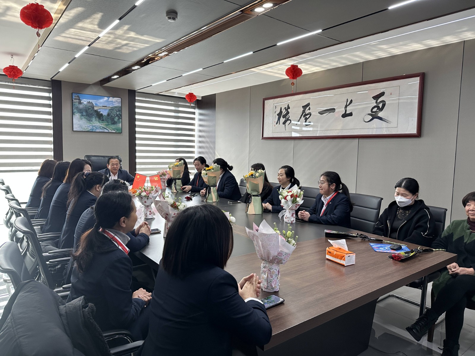 “同心協(xié)力 乘風(fēng)破浪 巾幗力量，再創(chuàng)輝煌”易順建工集團(tuán)舉行婦女節(jié)慶祝大會(huì)